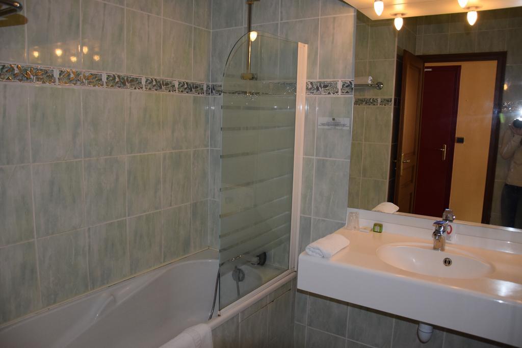 Logis Le Saint Nicolas บา-ซู-โรบ ภายนอก รูปภาพ