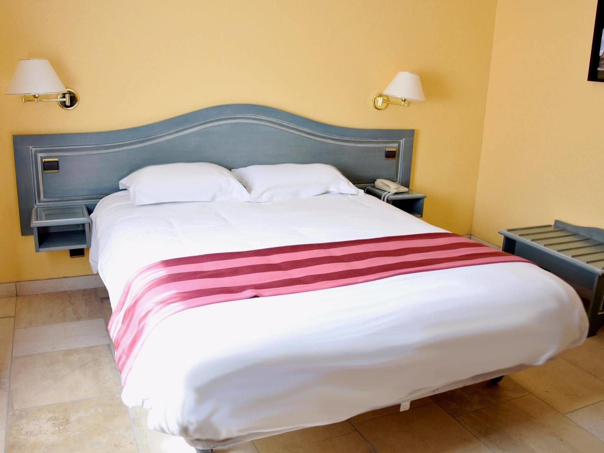 Logis Le Saint Nicolas บา-ซู-โรบ ภายนอก รูปภาพ